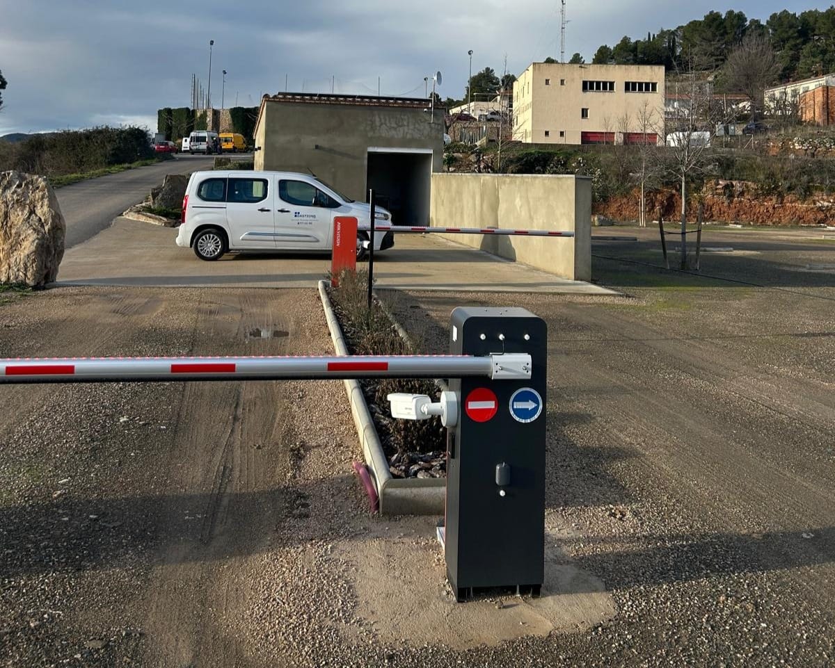 Báscula automatizada con tótem de autoservicio y control de accesos