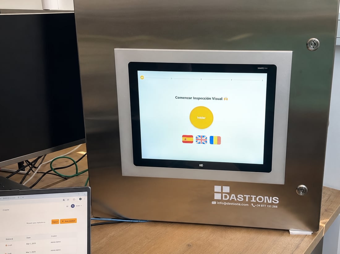 Tótem con pantalla táctil HMI de acero inoxidable con el software en marcha